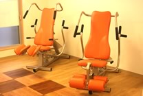 介護予防運動・機能回復ならJサーキットの油圧式機能回復マシン｜介護・リハビリ施設導入実績